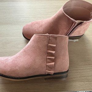 Cat & Jack Ankle  Boots. Girls size 11